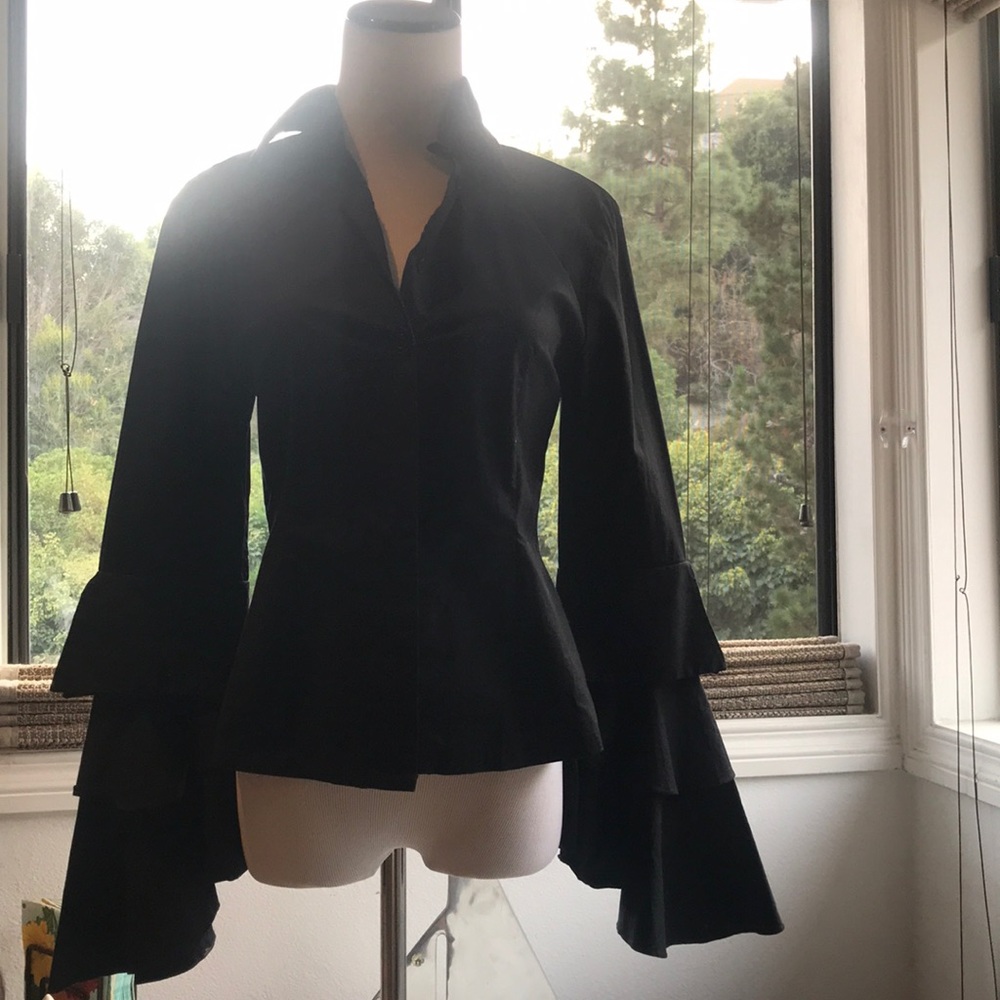 Blouse: black/ raffle sleeves